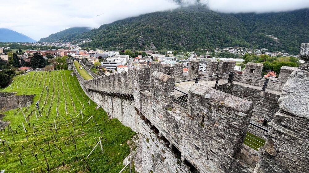 Bellinzona - alte Schlossmauer