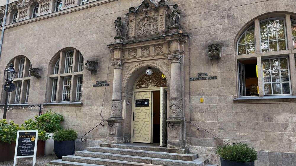 Berliner Mauer - Hotel Oderberger - Stadtbad Prenzlauer Berg