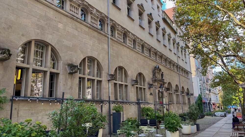 Berliner Mauer - Hotel Oderberger - Stadtbad Prenzlauer Berg