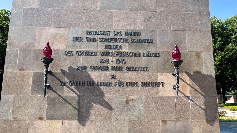 Berliner Mauer - Sowjetischer Soldatenfriedhof Schönholzer Heide