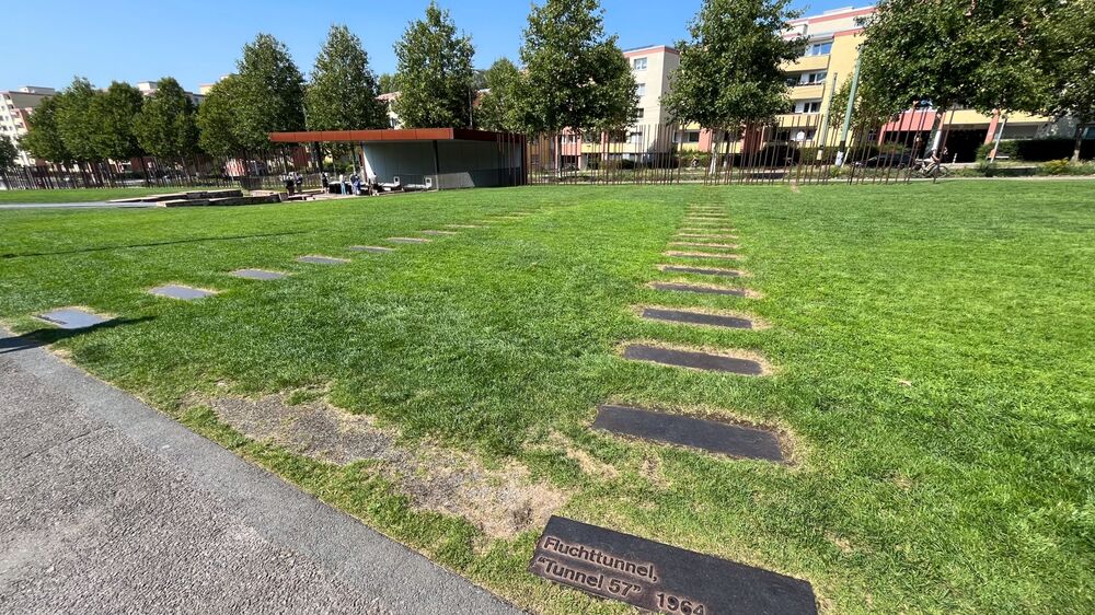 Berliner Mauer - Gedenkstätt Berliner Mauer - Bernauer Straße