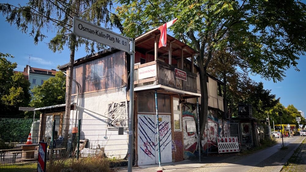 Berliner Mauer - Baumhaus an der Mauer