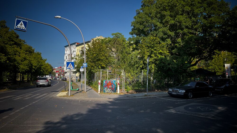 Berliner Mauer - Baumhaus an der Mauer