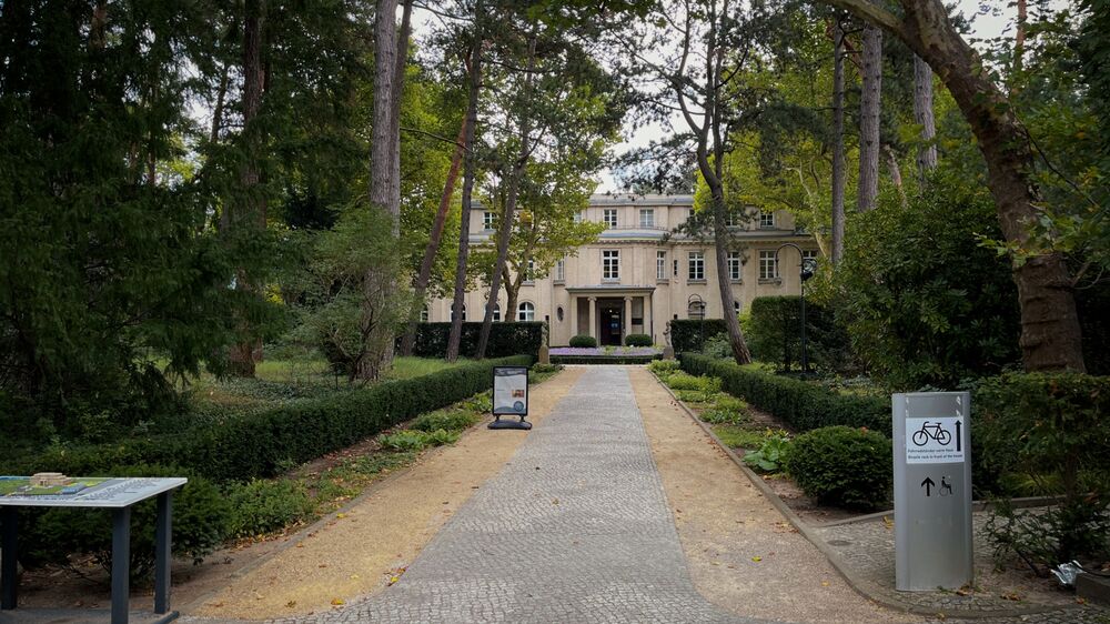 Berliner Mauer - Haus der Wannsee Konferenz 1942