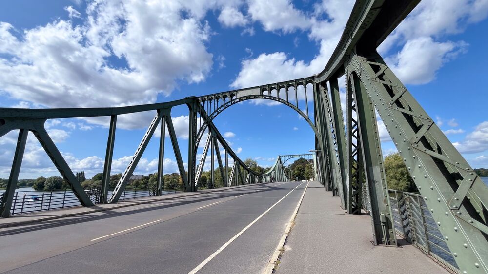 Berliner Mauer - Glienicker Brücke Stahlbögen