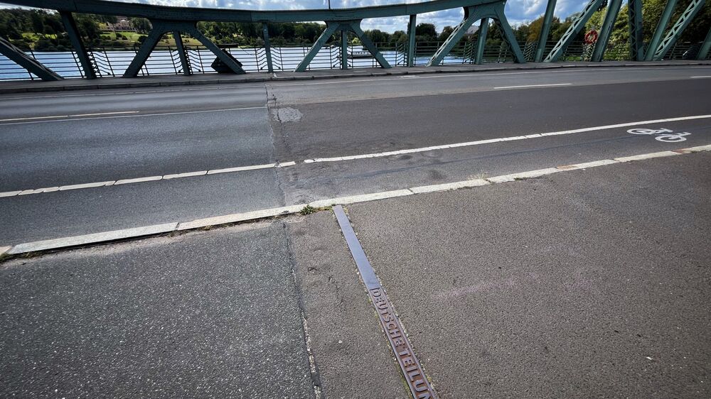 Berliner Mauer - Grenzlinie auf Glienicker Brücke