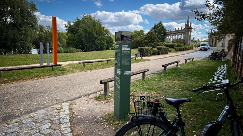 Berliner Mauer - Infotafel bei Glienicker Brücke