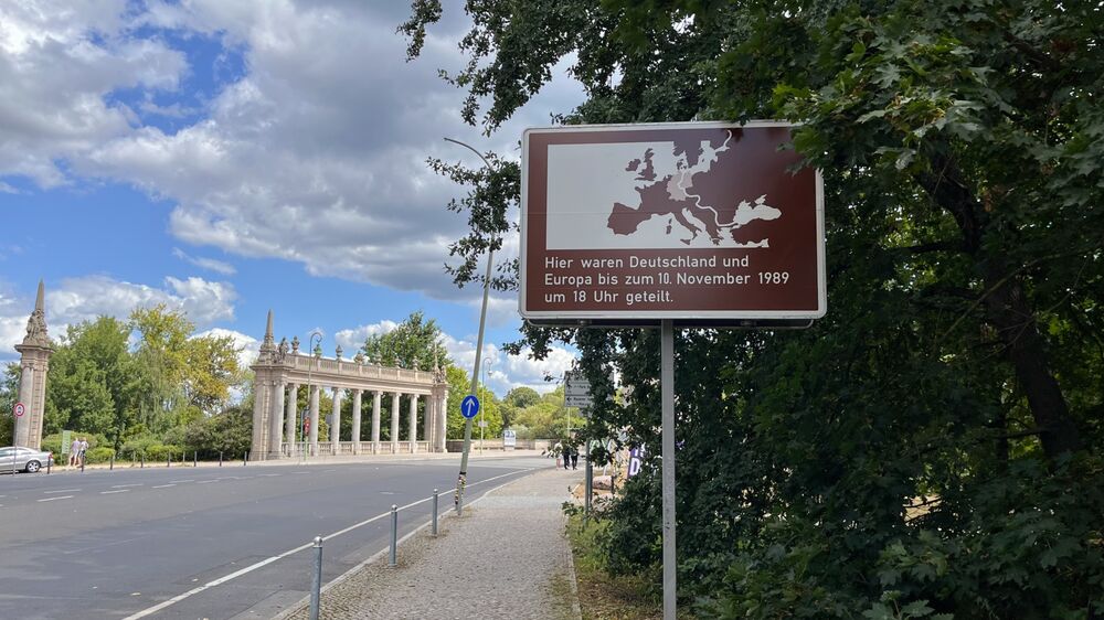 Berliner Mauer - Info vor Glienicker Brücke