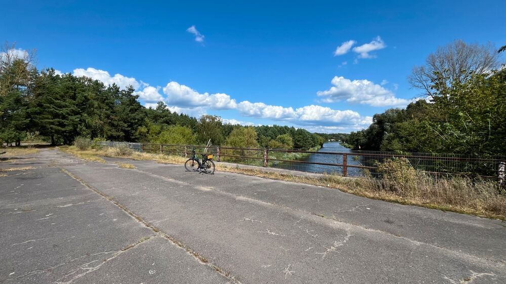 Berliner Mauer - alte Autobahnbrücke über den Teltowkanal