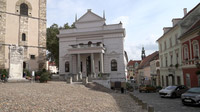 55PLUS Medien GmbH / Kirchenplatz mit Cafés in Ptuj, Slowenien / Zum Vergrößern auf das Bild klicken